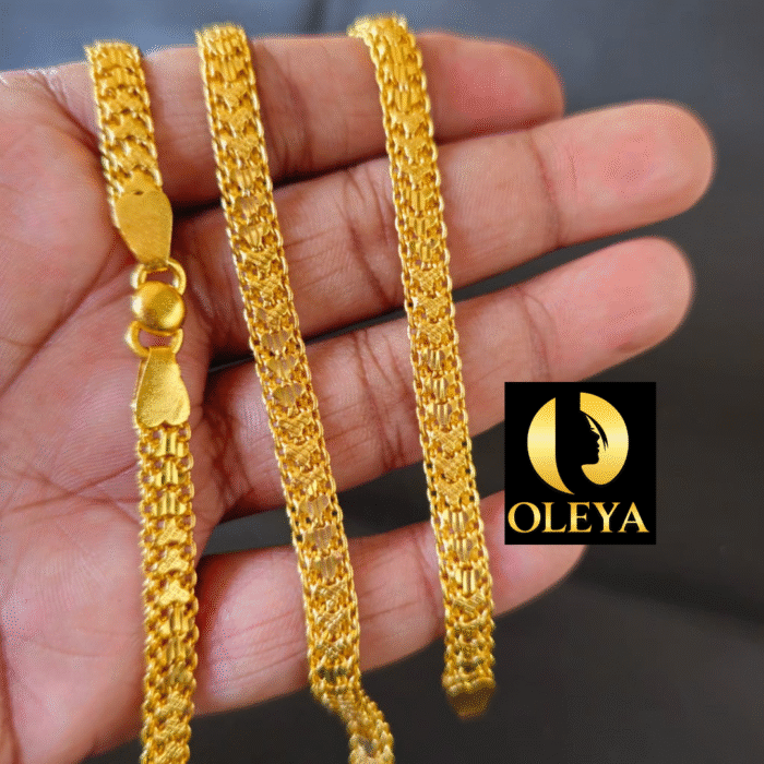 Gold-plated anklet with sleek and modern design
